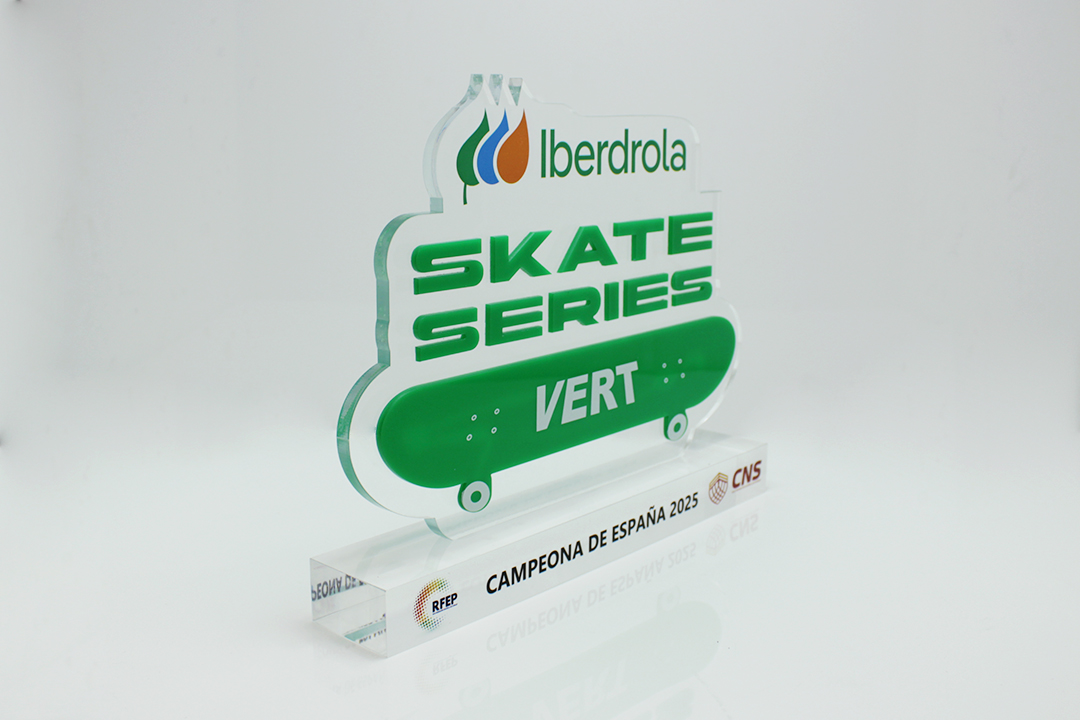Trofeo de metacrilato con diseño innovador para competiciones nacionales de skate
